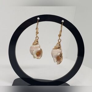 One Pair of Dangle Conch Shell Earrings